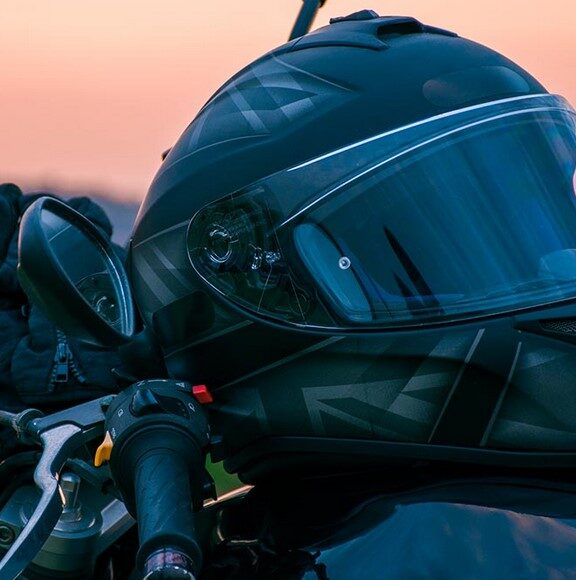 Motocyklová prilba je skutočným MVP na ceste